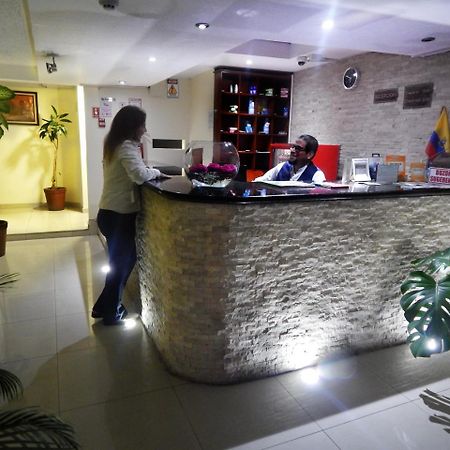 Hostal El Roble Кито Екстериор снимка