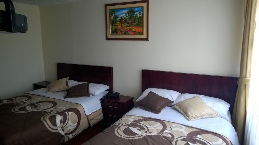 Hostal El Roble Кито Екстериор снимка