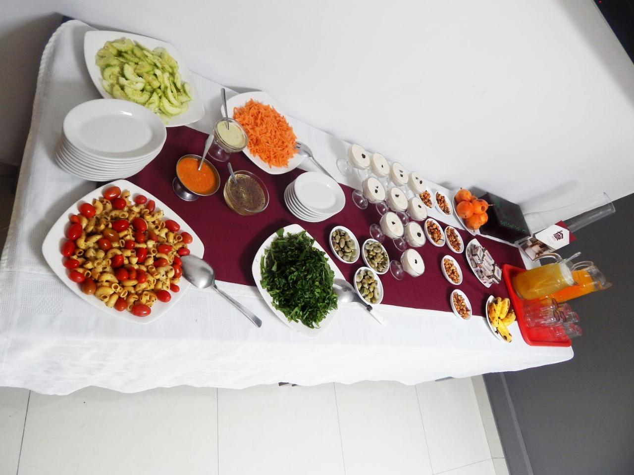 Hostal El Roble Кито Екстериор снимка