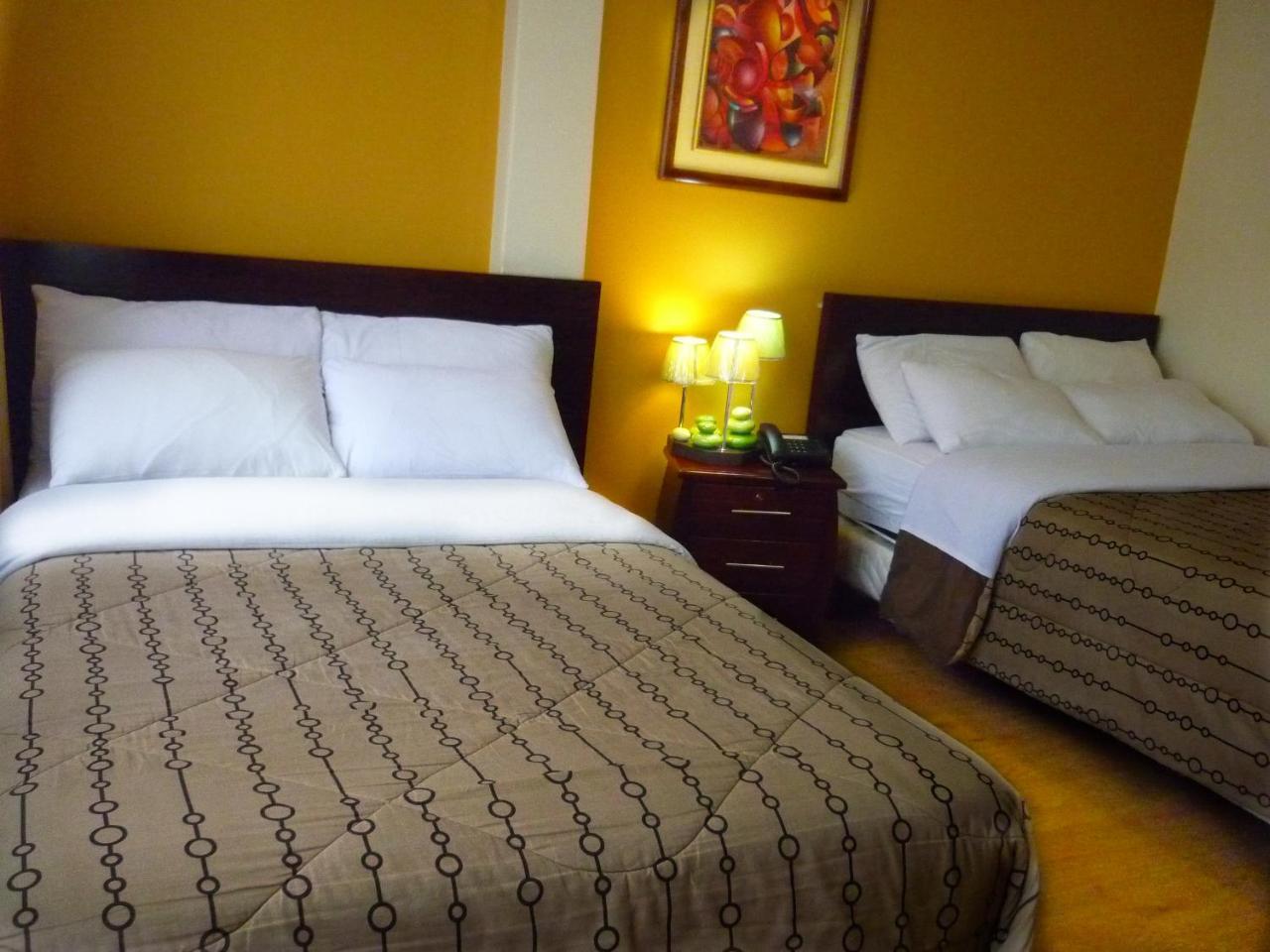 Hostal El Roble Кито Екстериор снимка
