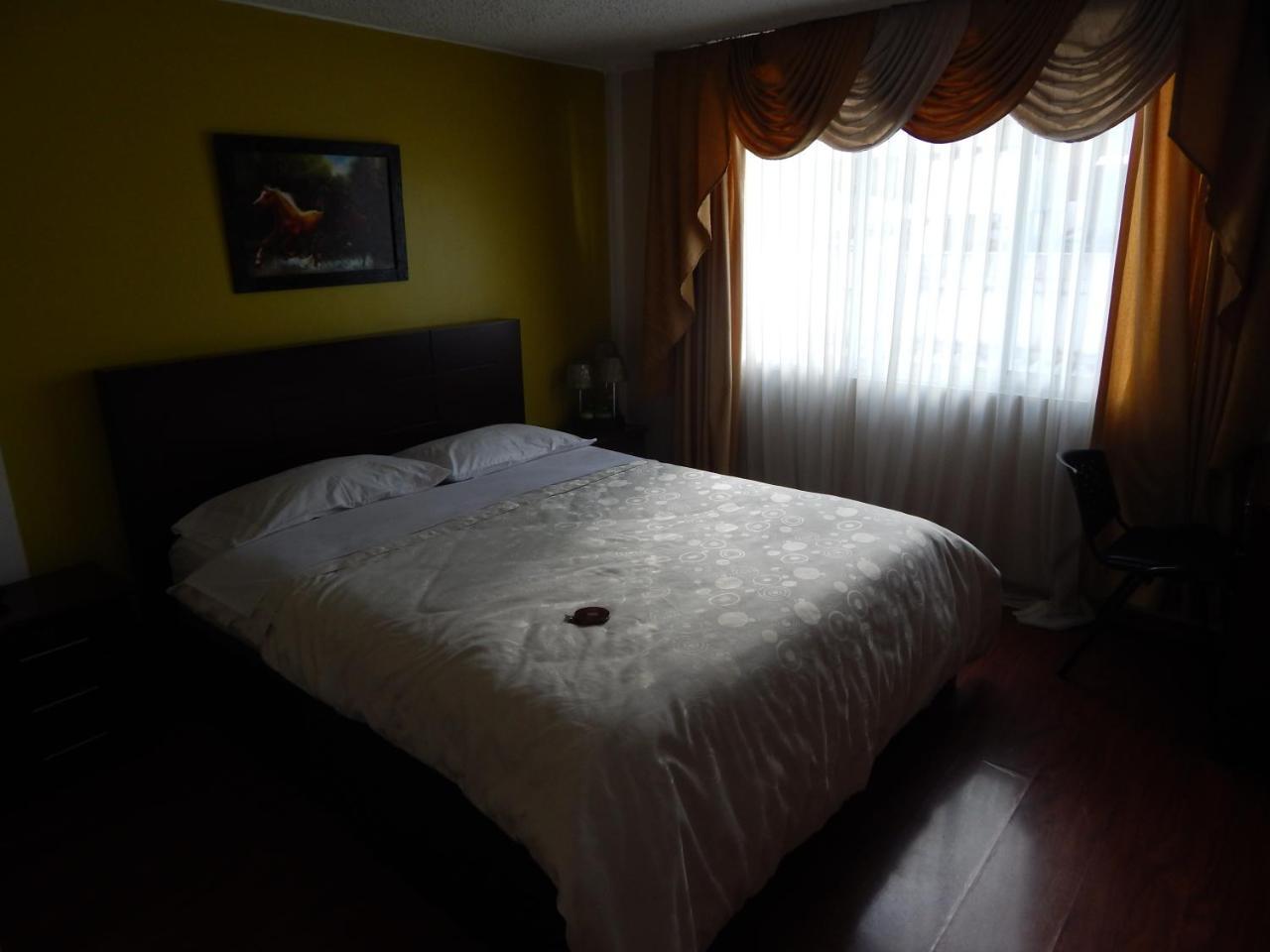 Hostal El Roble Кито Екстериор снимка