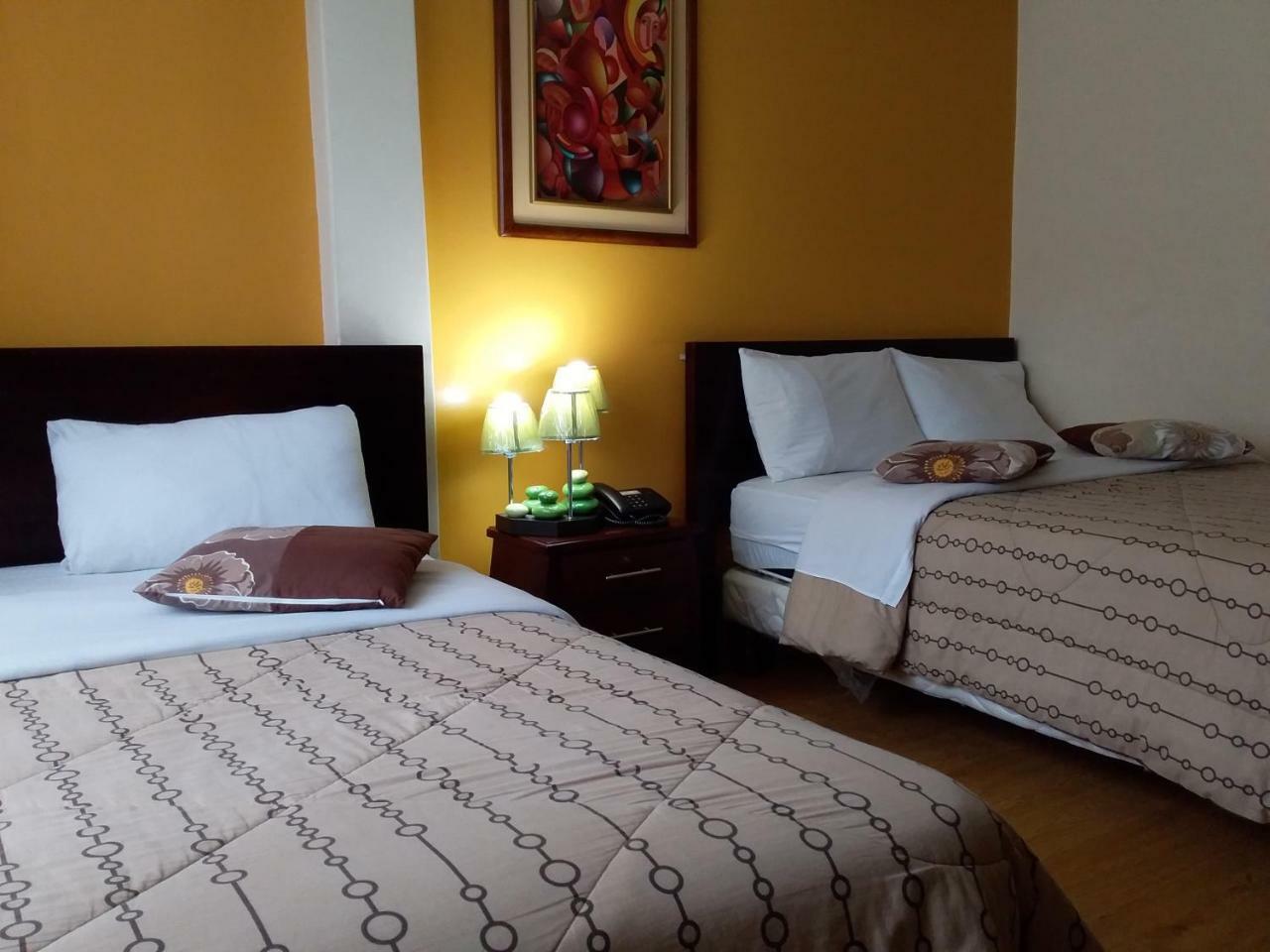 Hostal El Roble Кито Екстериор снимка